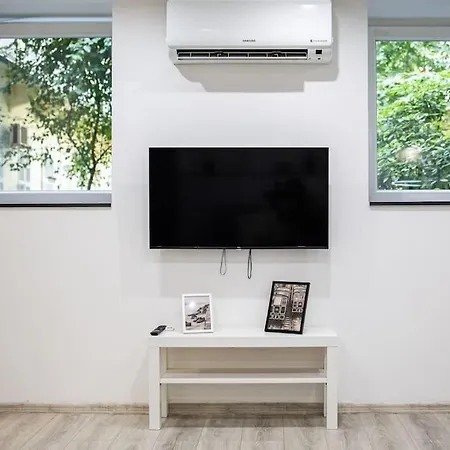 Venus - Broadway Ii * Budapest