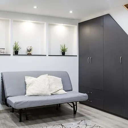 Venus - Broadway Ii *